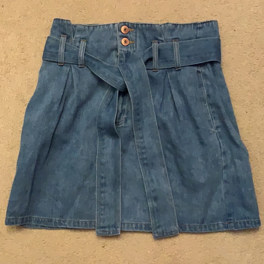 Forever 21 Denim Skirt with pockets and belt